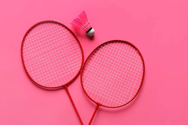 Badminton Raquetes Shuttlecock Fundo Cor — Fotografia de Stock
