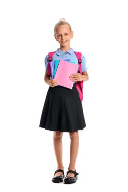 Beyaz arka plan üzerinde şirin kız öğrenci