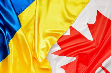 Arka plan olarak Kanada ve Ukrayna bayrakları
