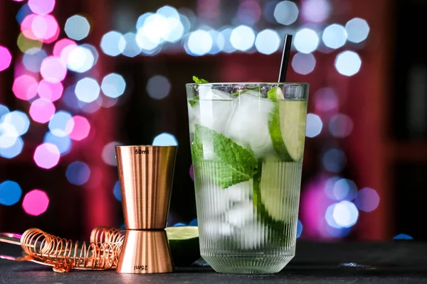 Glass Cold Mojito Table Blurred Lights — Stock Photo, Image