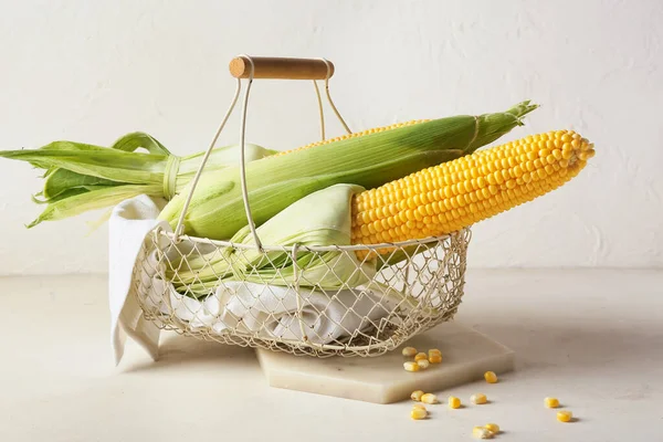 Basket Fresh Corn Cobs Light Background — Stock Photo, Image