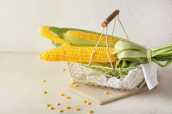 Basket Fresh Corn Cobs Light Background — Stock Photo, Image