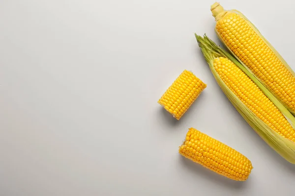 Fresh Corn Cobs Light Background — Stock Photo, Image
