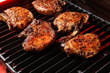 Izgarada leziz domuz bifteği