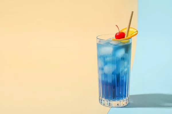 Glas Blue Lagoon Cocktail Kleur Achtergrond — Stockfoto