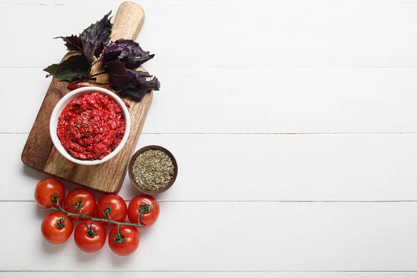 Composición Con Tazón Sabrosa Salsa Pesto Ingredientes Sobre Fondo Madera — Foto de Stock
