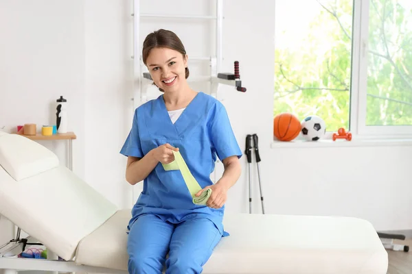 Female Physiotherapist Rehabilitation Center — Stock Photo, Image