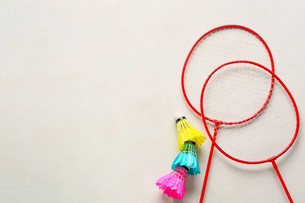 Badminton Rackets Shuttlecocks Light Background — Stock Photo, Image