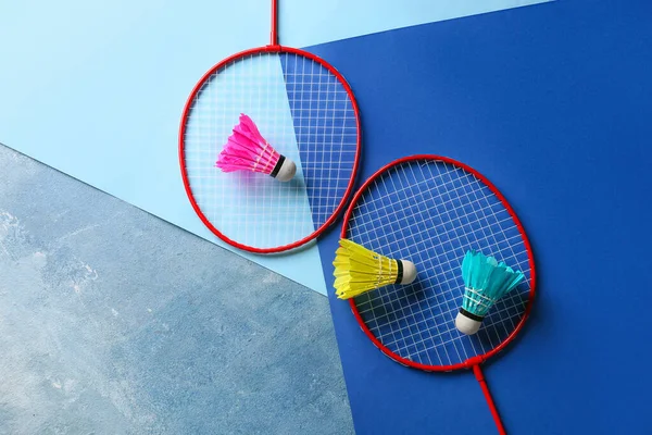 Badminton Rackets Shuttlecocks Color Background — Stock Photo, Image