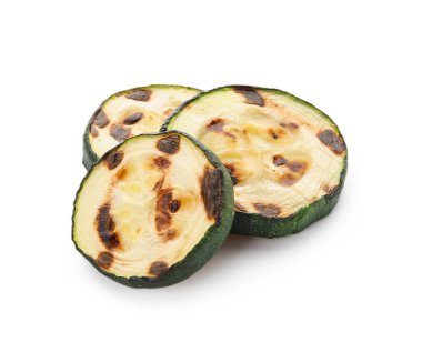 Beyaz arka planda lezzetli ızgara kabak.