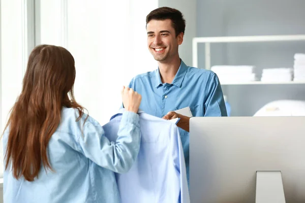 Male Worker Taking Order Client Modern Dry Cleaner — Stock Photo, Image