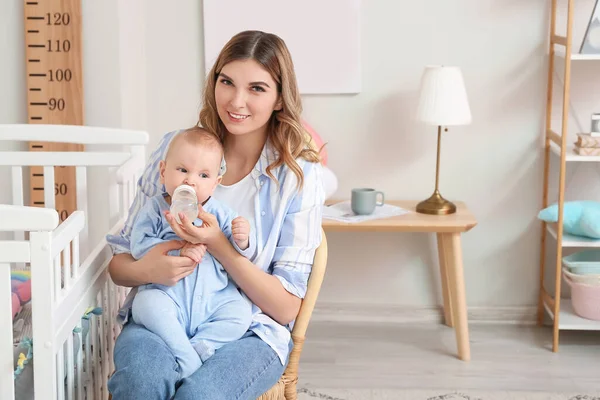 Young Mother Giving Water Her Cute Baby Home — Stock Photo, Image