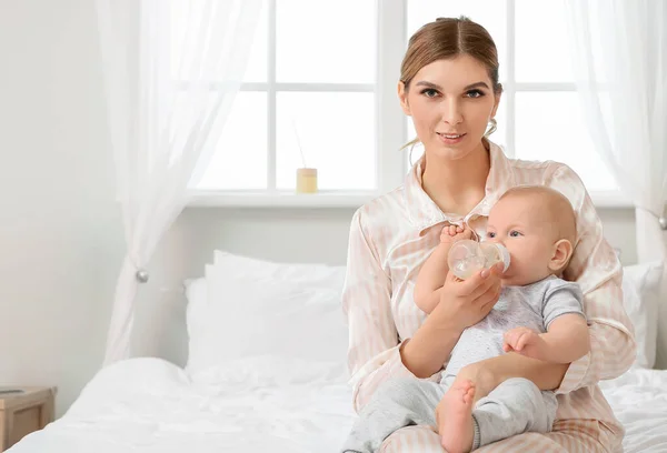 Young Mother Giving Water Her Cute Baby Bedroom — Stock Photo, Image