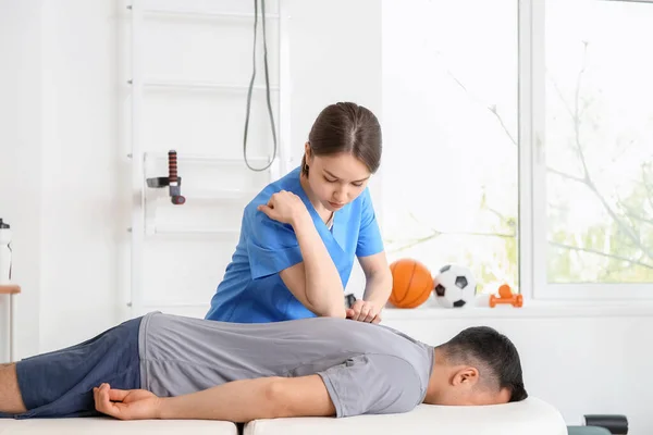 Physiotherapist Working Patient Rehabilitation Center — Stock Photo, Image