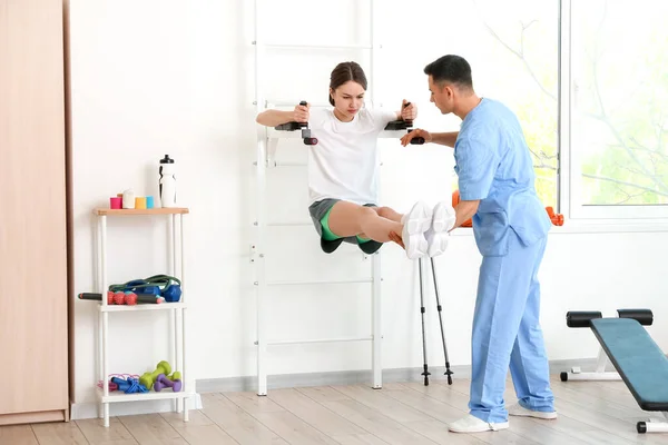 Male Physiotherapist Working Patient Rehabilitation Center — Stock Photo, Image