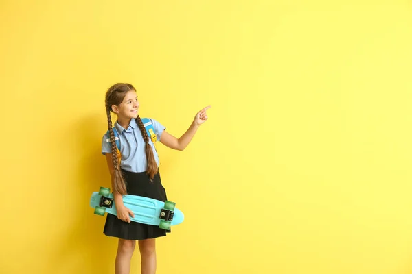 Cute Schoolgirl Skateboard Pointing Something Color Background — Stock Photo, Image