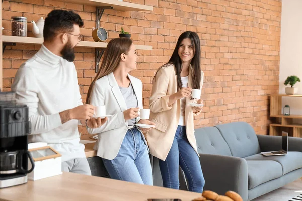 People Having Coffee Break Office — Stock Photo, Image