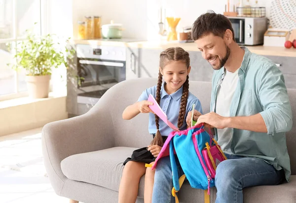 Father Getting His Little Daughter Ready School — Stock Photo, Image