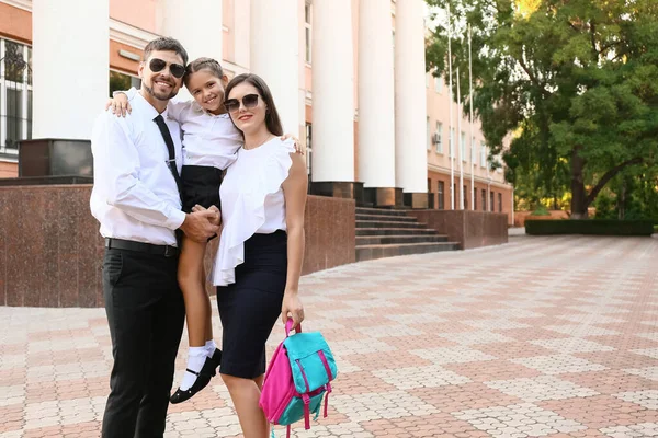 Cute Little Girl Going School Her Parents — Stock Photo, Image