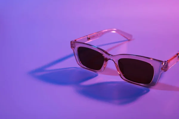 Óculos Sol Femininos Elegantes Fundo Cor — Fotografia de Stock