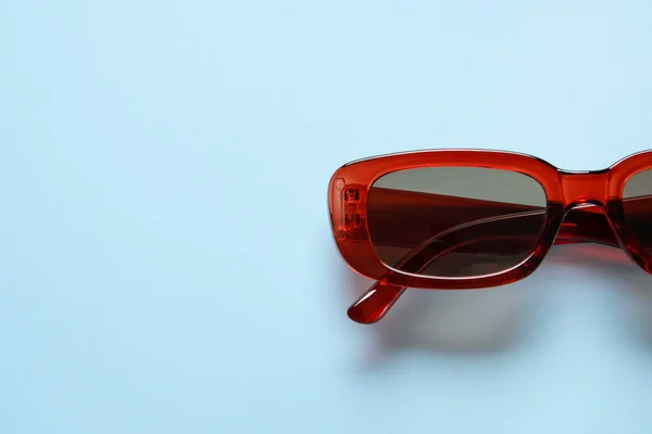Stijlvolle Vrouwelijke Zonnebril Kleur Achtergrond — Stockfoto