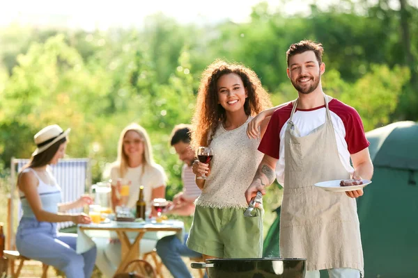 Young Couple Barbecue Party Summer Day — Stock Photo, Image