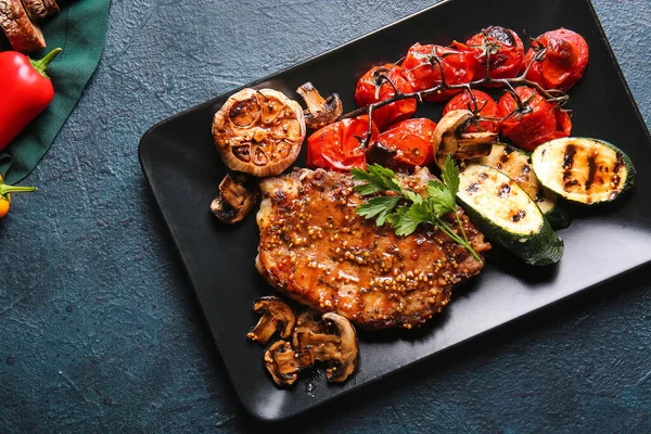 Plate Tasty Pork Steak Vegetables Dark Background — Stock Photo, Image