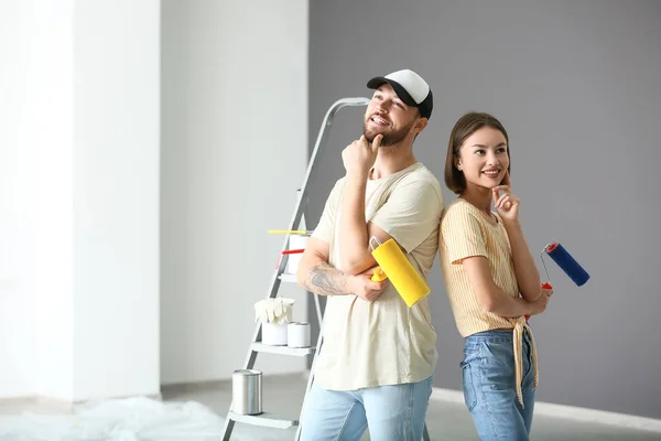 Young Couple Paint Rollers New House — Stock Photo, Image