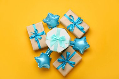 Arkaplanda hediye kutuları ve hava balonları