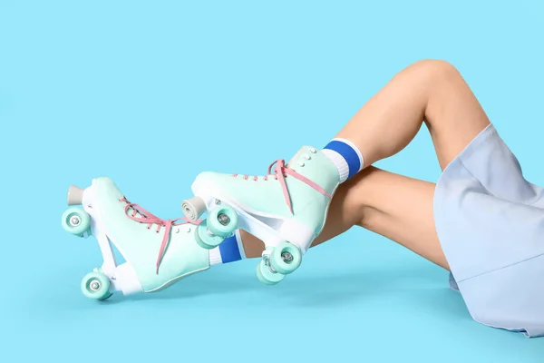 Young Woman Roller Skates Color Background — Stock Photo, Image