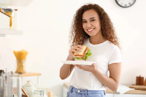 Young African American Woman Tasty Sandwich Kitchen — Stock Photo, Image