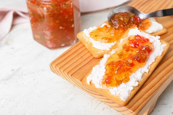 Delicious Crackers Cottage Cheese Jalapeno Pepper Jam White Table — Stock Photo, Image