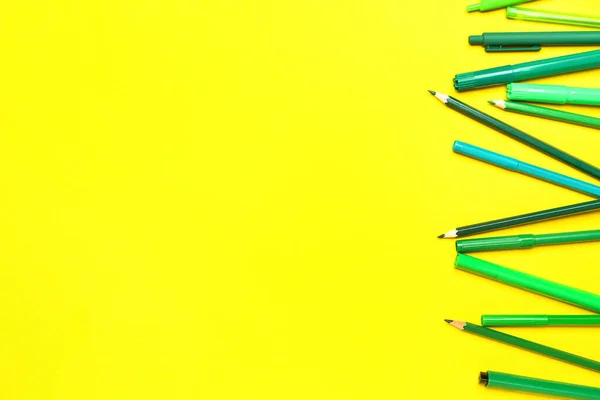 Marcadores Coloridos Lápis Sobre Fundo Cor — Fotografia de Stock