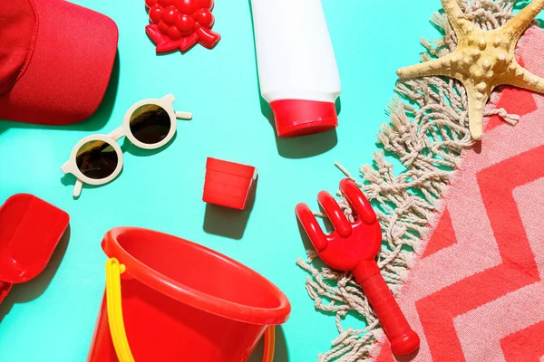 Set Beach Accessories Children Bottle Sunscreen Color Background Closeup — Stock Photo, Image