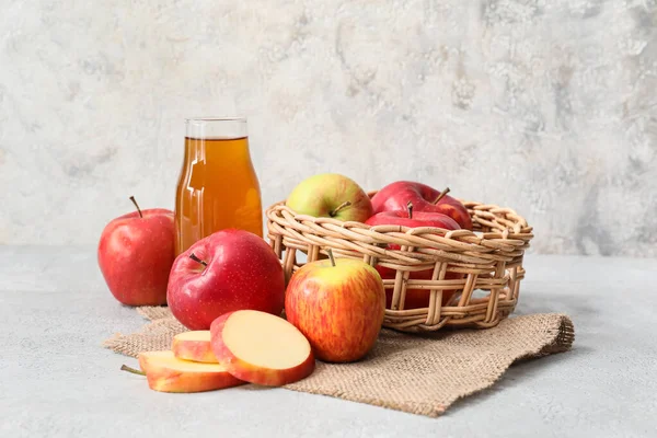 Bottle Apple Juice Fresh Fruits Light Background — Stock Photo, Image