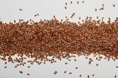 Hafif arkaplanda keten tohumları