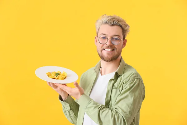 Handsome Young Man Plate Tasty Ravioli Color Background — Stock Photo, Image