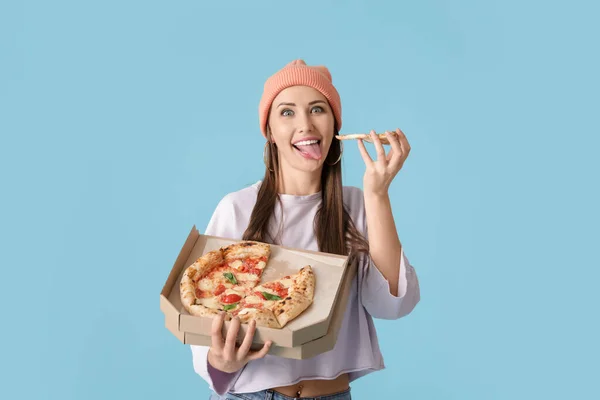 Beautiful Young Woman Eating Tasty Pizza Color Background — Stock Photo, Image