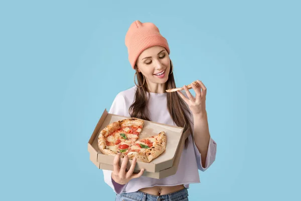 Beautiful Young Woman Eating Tasty Pizza Color Background — Stock Photo, Image
