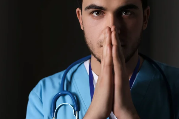 Praying Male Doctor Dark Background — Stock Photo, Image