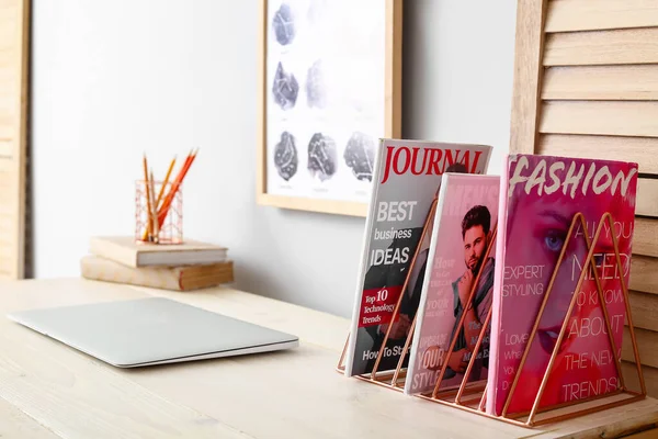 Modern Workplace Magazines Light Wall — Stock Photo, Image