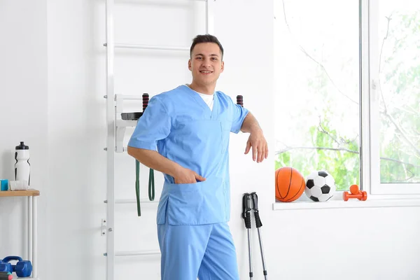 Male Physiotherapist Rehabilitation Center — Stock Photo, Image