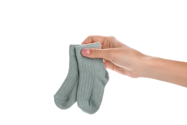 Femme Tenant Des Chaussettes Bébé Sur Fond Blanc — Photo