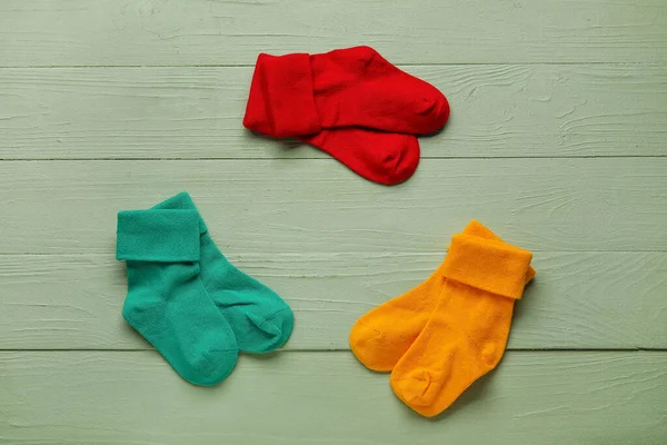 Different Baby Socks Color Wooden Background — Stock Photo, Image