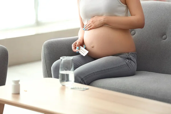 Young Pregnant Woman Pills Home — Stock Photo, Image