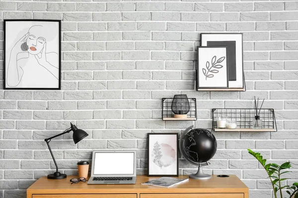 Modern Workplace Laptop Frames Brick Wall — Stock Photo, Image