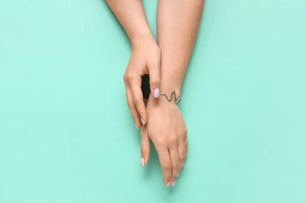 Woman Beautiful Manicure Stylish Jewelry Color Background — Stock Photo, Image