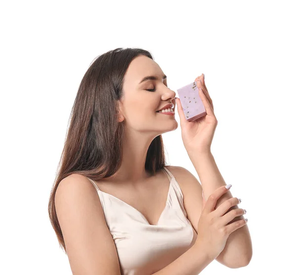 白い背景に石鹸を持つ美しい若い女性 — ストック写真
