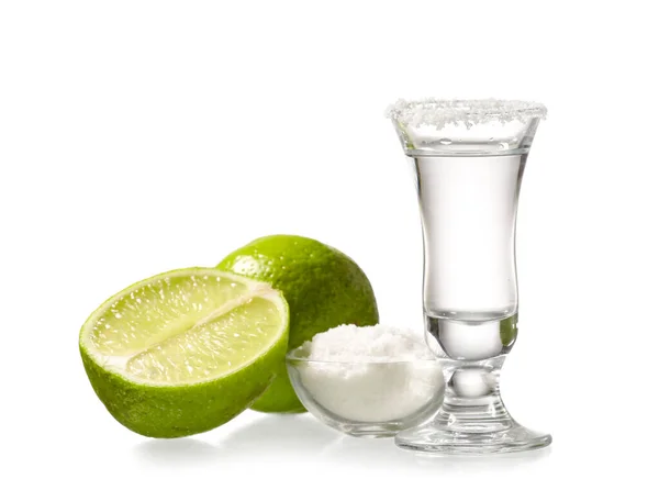 Tir Tequila Savoureuse Lime Sel Sur Fond Blanc — Photo