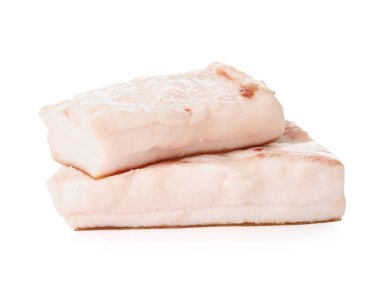 Beyaz arkaplanda çiğ domuz yağı